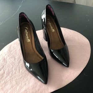 L'Intervalle Patent Pumps